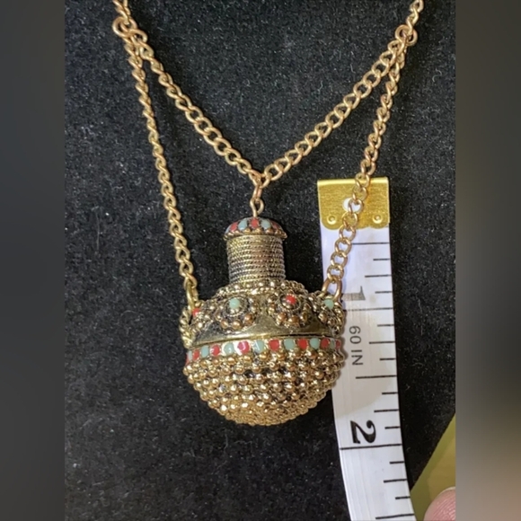 Amulet necklace with turquoise and coral colored stones - Picture 5 of 6